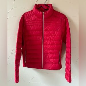 Red puffer jacket M